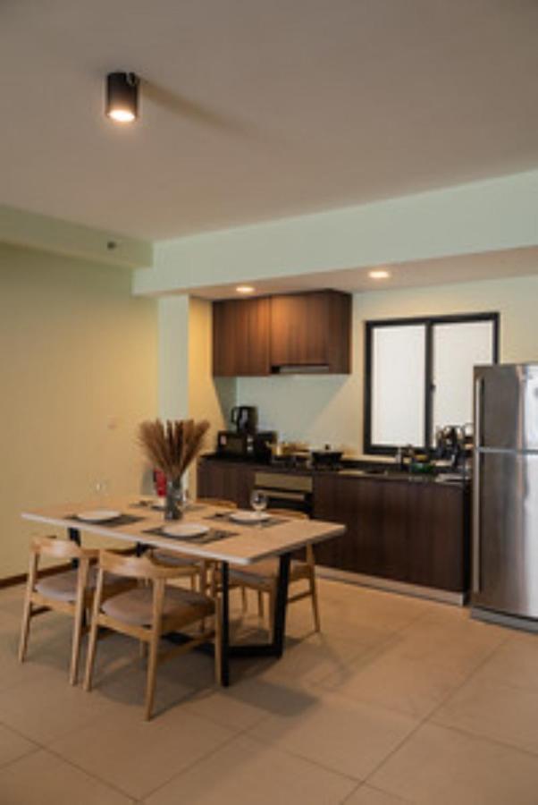 Deluxe Seaview Suite Twin Bed By The Only Bnb Tanjung Tokong Eksteriør billede
